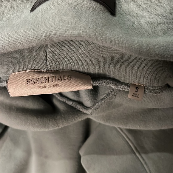 ESSENTIALS Fear of God Hoodie in Sycamore - Picture 3 of 3